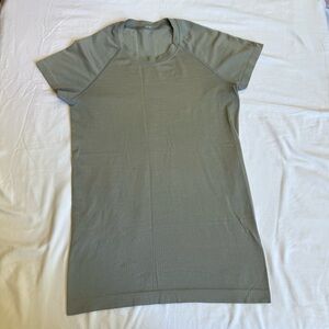 Lululemon Swiftly Tech Short sleeve shirt